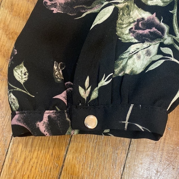 Black Rosette Floral‎ Blouse V-neck - Picture 5 of 12